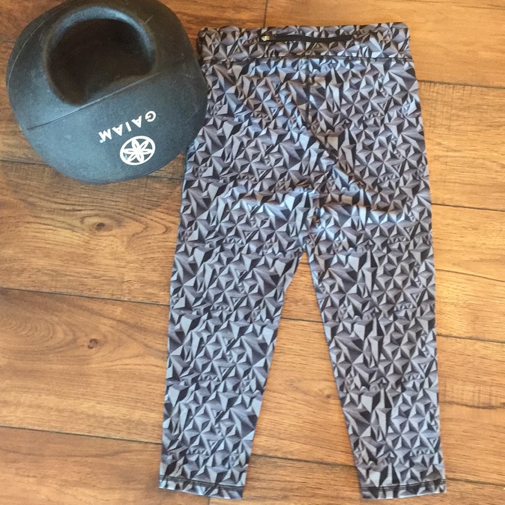 NECESSITY Exercise Capris - Picture 3 of 3